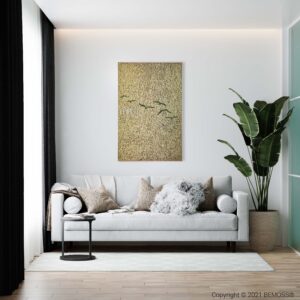 obývačka s gaučom a obrazom na stene nad ním a rastlinou v rohu machovy obraz, stabilizovany mach, machová stena, machová dekorácia