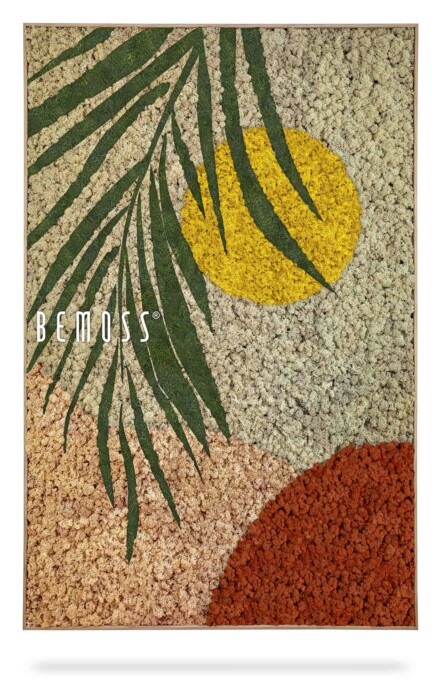 ein Bild einer Palme und einer gelben Kugel an einer Wand mit einem weißen Rahmen und einem braun-gelben Kreis, moosbild, mooswand, moos pflanzen, moos, moos deko, moos art